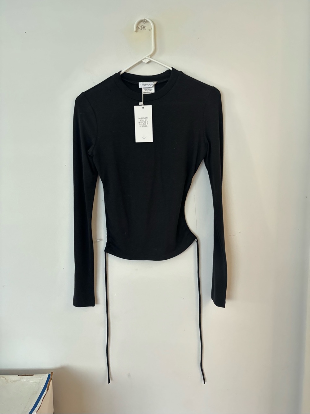 brand new! rumours black ruched side open back tie back crop long sleeve top 🖤